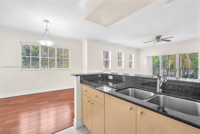 Building Photo - 2532 Centergate Dr