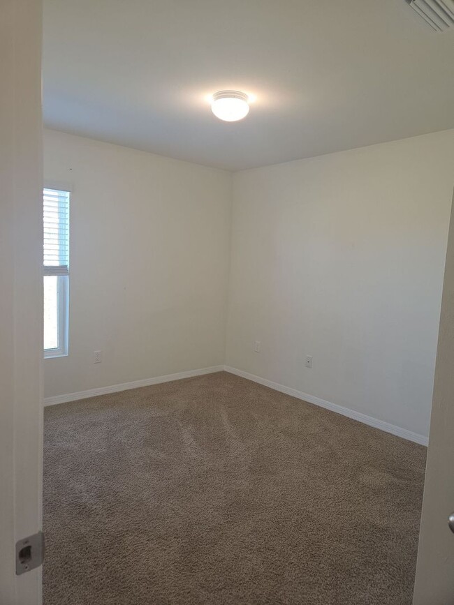 Building Photo - House for rent