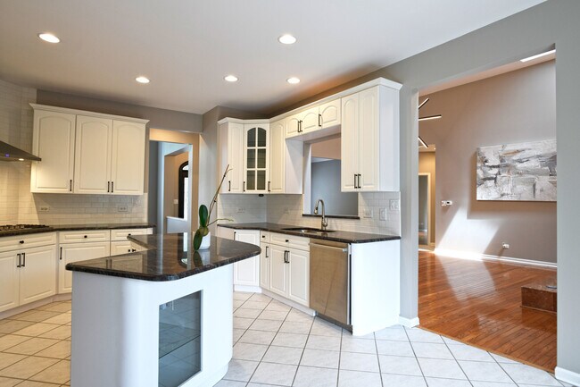 Building Photo - 26159 N Hill Ave