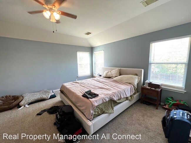 Building Photo - 4 br, 2.5 bath House - 802 Stevenage Dr