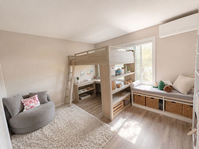 Building Photo - Renovated Los Gatos Retreat Backing to Oak Meadow Park