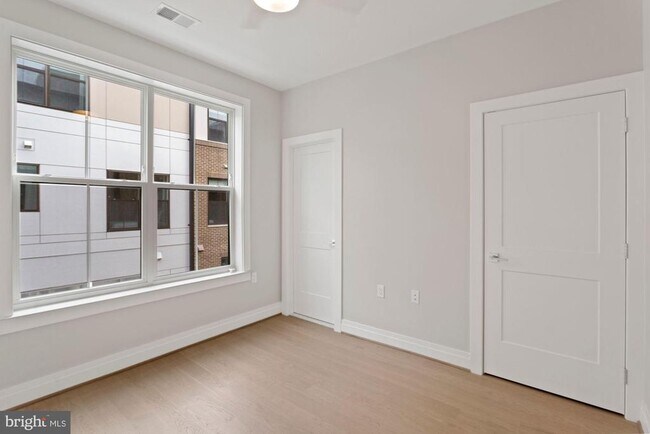 Building Photo - 203 Montgomery St