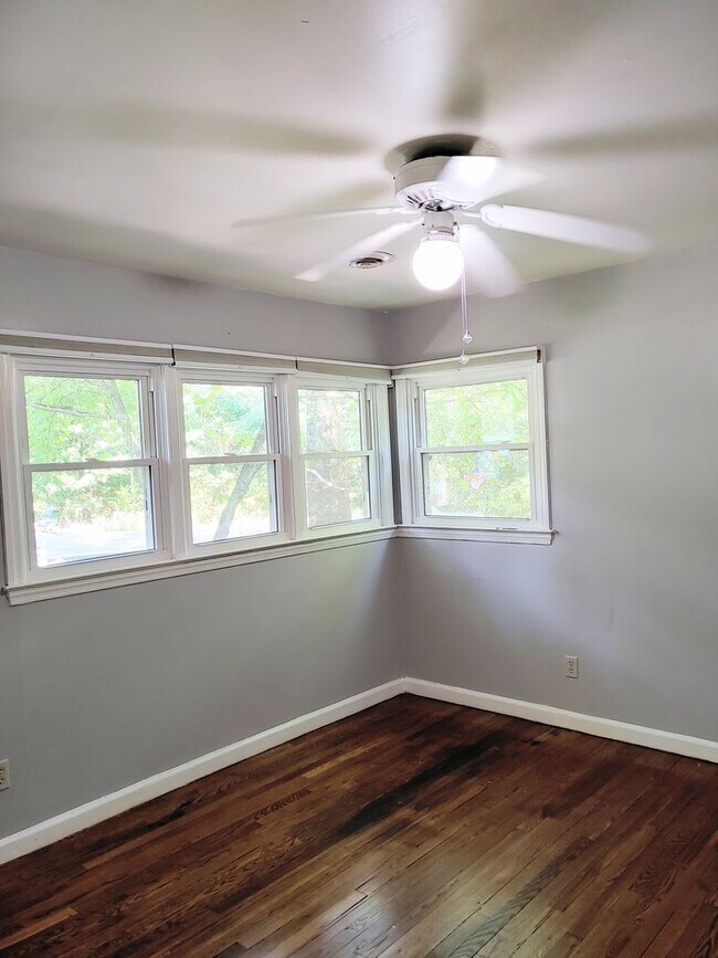 Building Photo - 1390 Park Ave NW