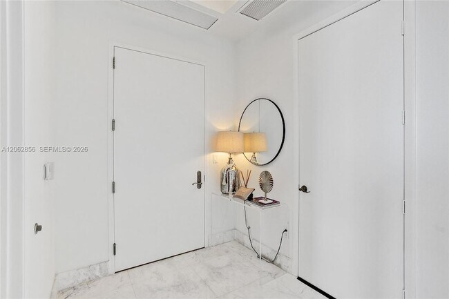 Building Photo - 16001 Collins Ave