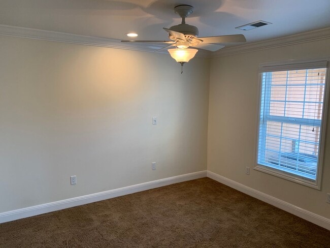 Building Photo - Stunning 4 bedroom, 2 Bath Tracy Home / Best Property Management