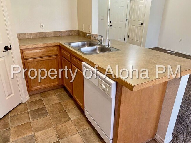 Building Photo - 1053 W Pine Ave