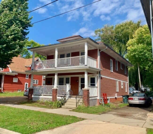 Primary Photo - 1608/10 Hoyt St.