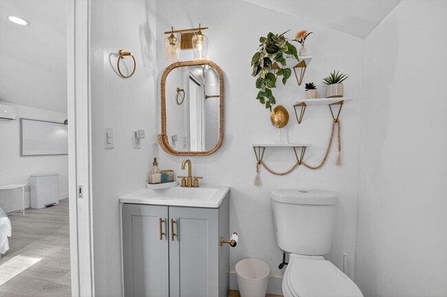 Building Photo - 306 N J St