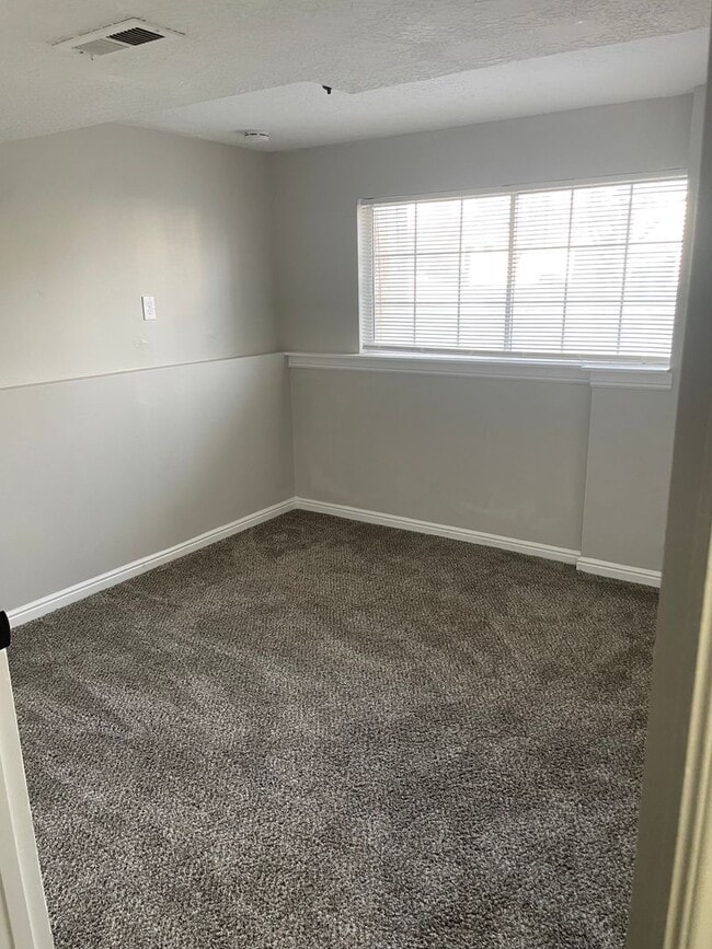 Building Photo - 4 Bed/2 Bath home in Harrisville