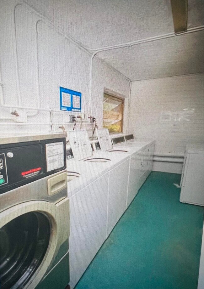 Building Photo - 5150 NE 6th Ave