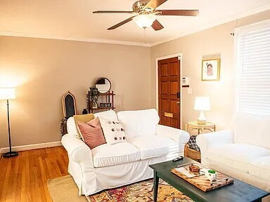 Building Photo - Fully Furnished 4BR Bungalow in Prime Forest Dr Location