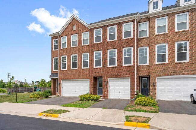 Building Photo - 42298 Lancaster Woods Sq