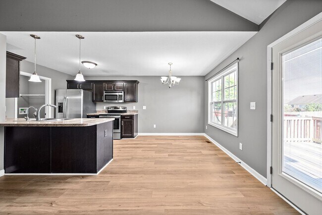 Building Photo - Pet Friendly Three Bedroom!