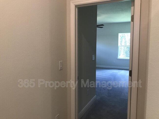 Building Photo - 3044 S Haberland Blvd