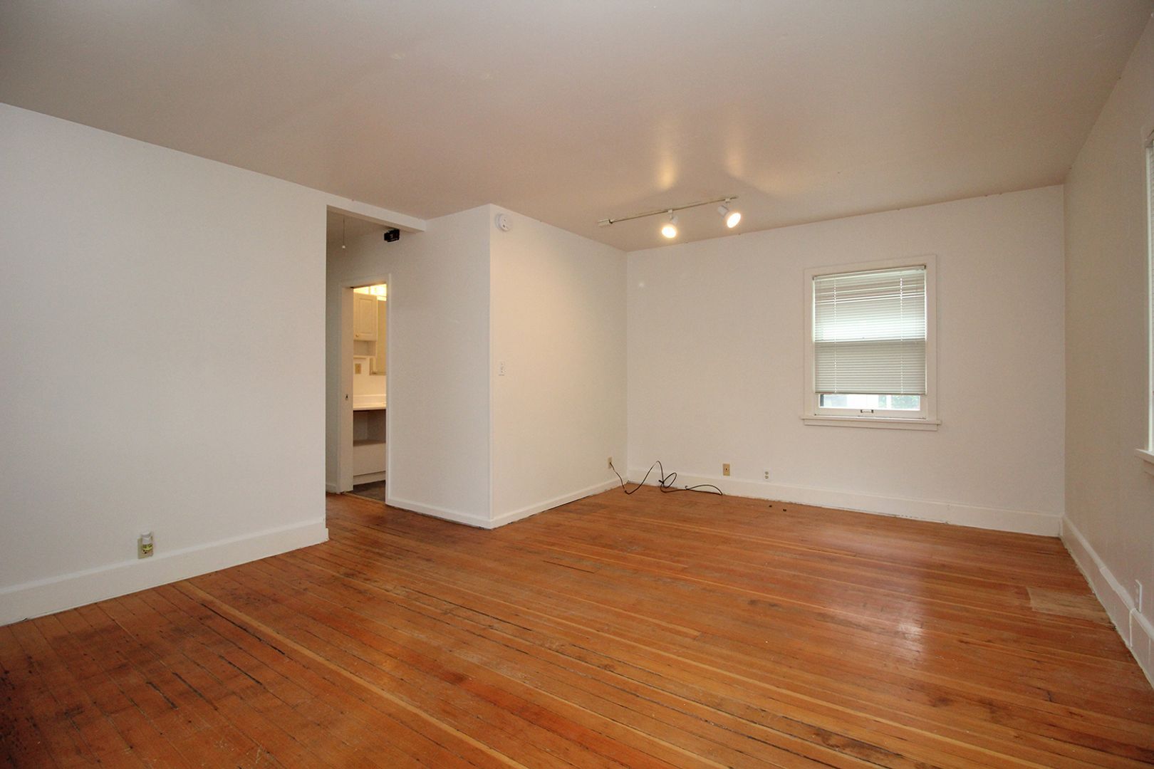 Building Photo - 1807-1811 SW Market St