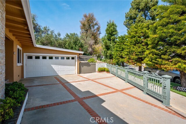 Building Photo - 1935 W 1st St