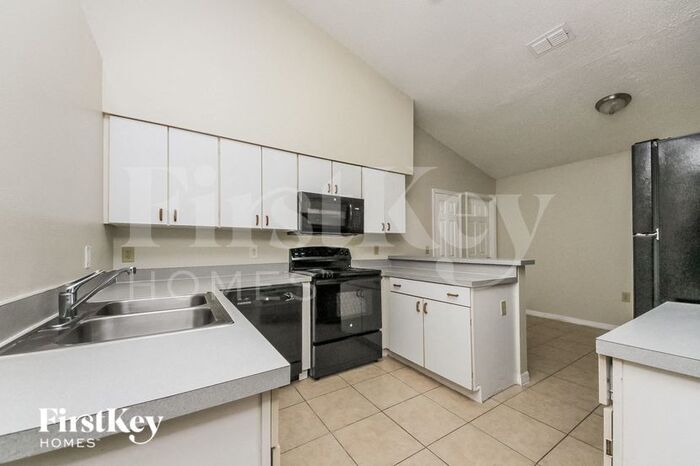 Building Photo - 815 Adour Dr