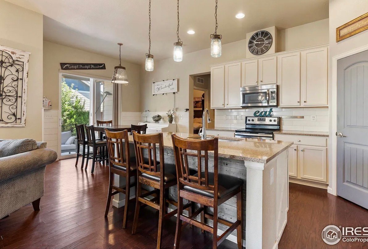 Building Photo - 882 Jenny Ln