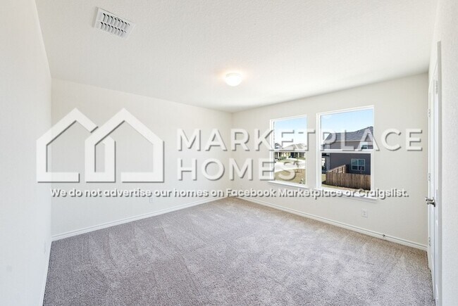 Building Photo - 4013 Woodside Dr