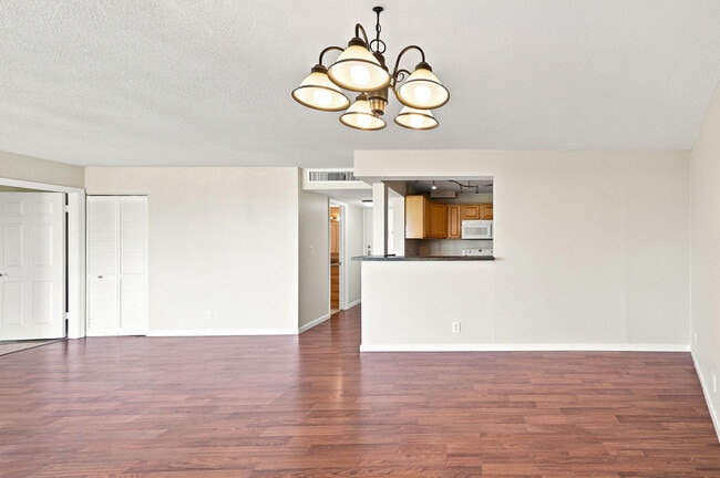 Building Photo - 1301 River Reach Dr