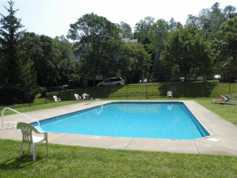 Pool - 372 Hildred Dr