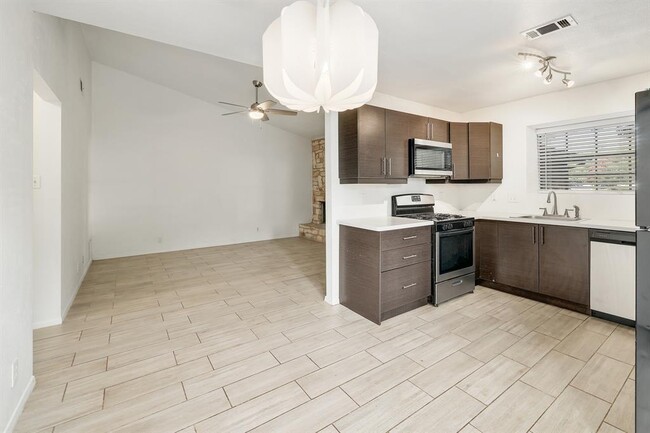 Building Photo - 12202 Dundee Dr