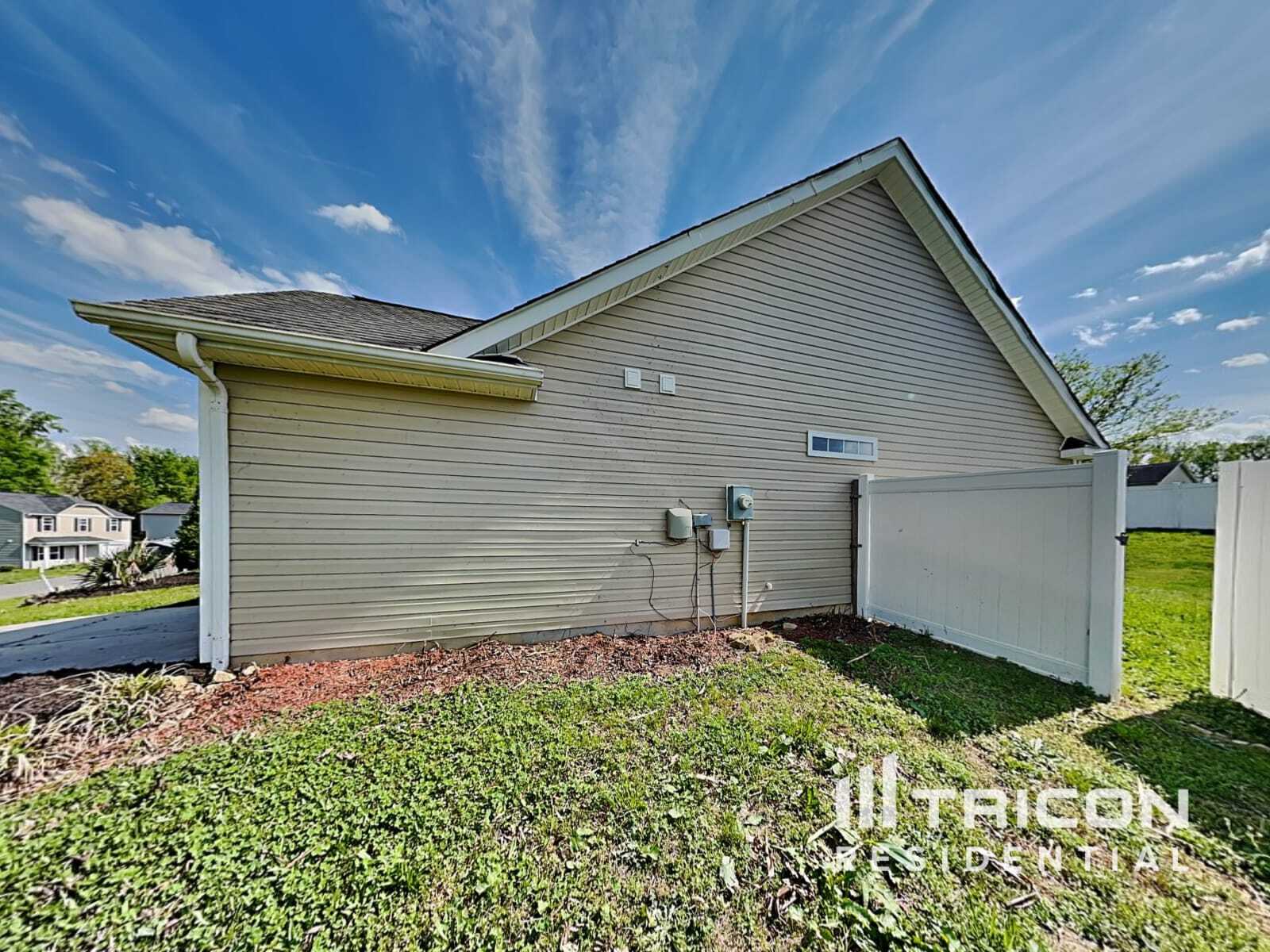 Building Photo - 112 Maple Crest Dr