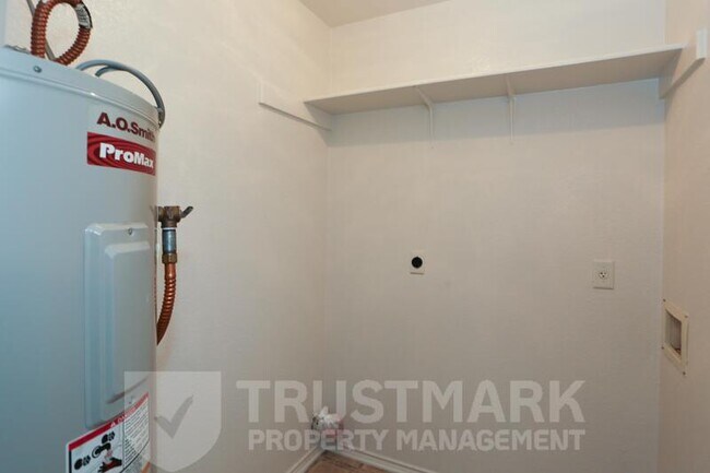 Building Photo - 2710 Vernice Loop