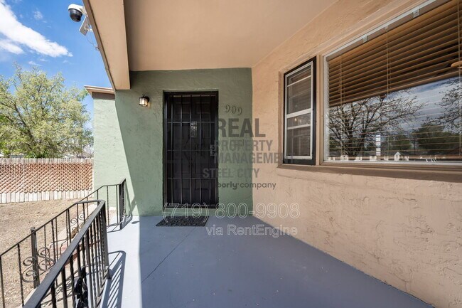 Building Photo - 909 W Evans Ave