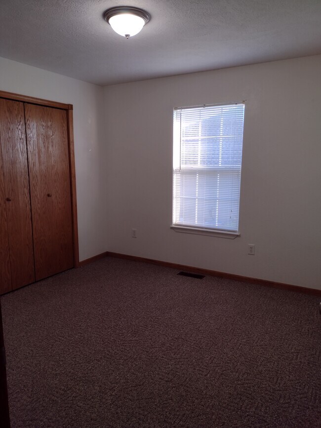 Building Photo - 610 Nelson Dr