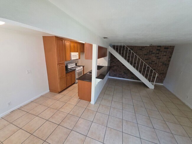 Building Photo - Charming 2BR/1BA Townhouse in Auburn - Available Now!