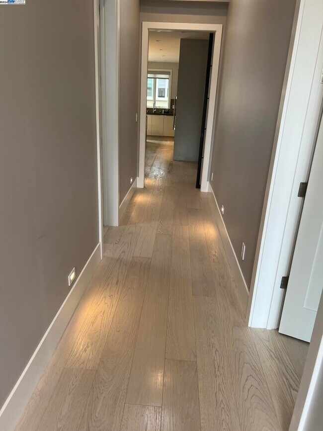 Building Photo - 466-4B1 Ruthven,Palo Alto CA 94301