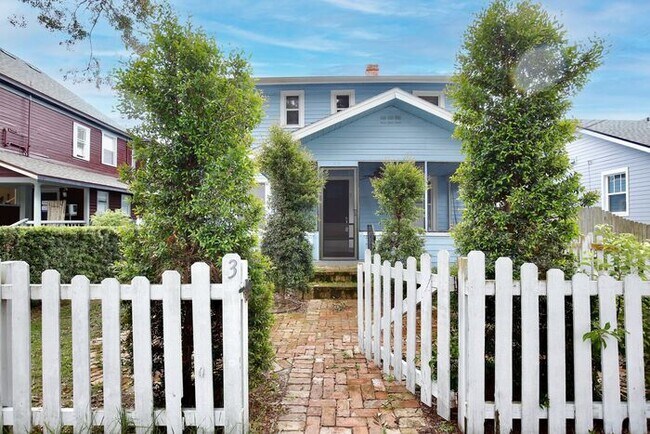 Primary Photo - Beautiful 1/1 Spacious Apartment in the He...