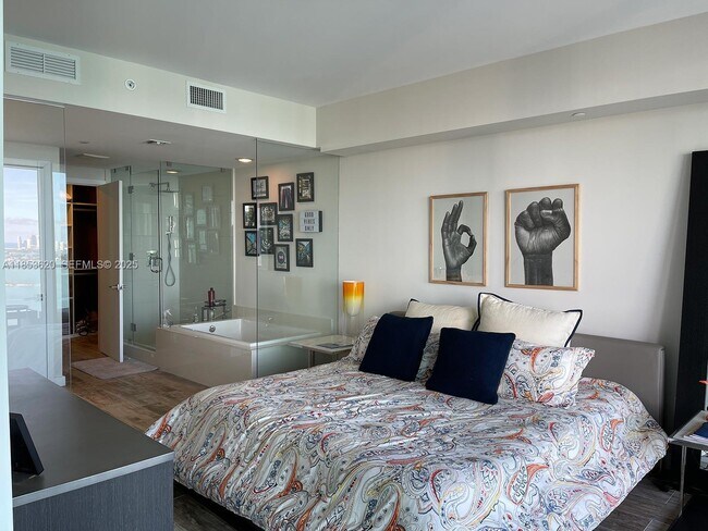 Building Photo - 650 NE 32nd St