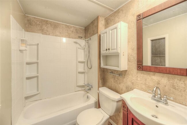 Building Photo - 330 Oak Tree Dr