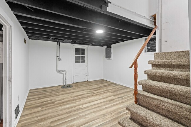 Building Photo - 2416 Sherry Rd