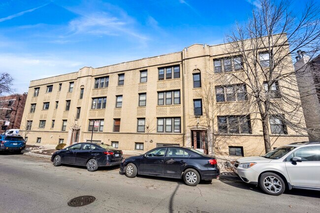 Primary Photo - 1152 W Cornelia Ave