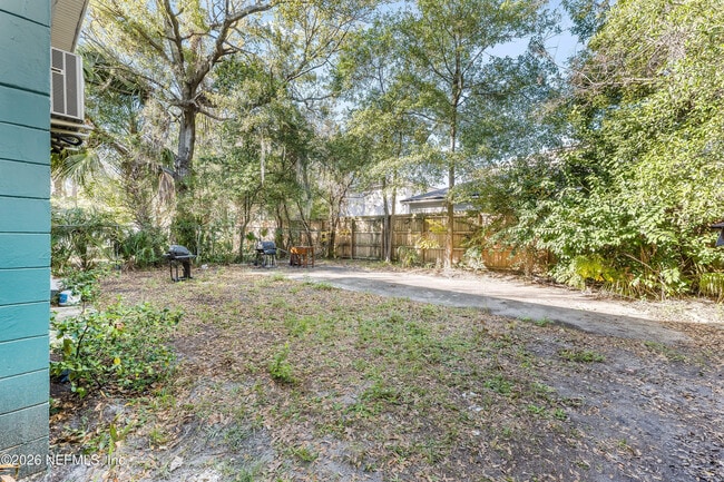 Building Photo - 231 E 16th St