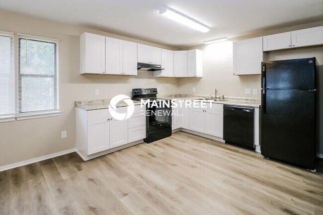 Building Photo - 4 Bedroom Pet-Friendly Home in Norman, OK with Main Street Renewal