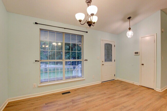 Building Photo - Amazing Brick Front Ranch Style Home With ...
