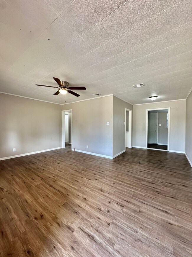 Building Photo - Coming Soon - 3 Bedroom Home Near Bradford...