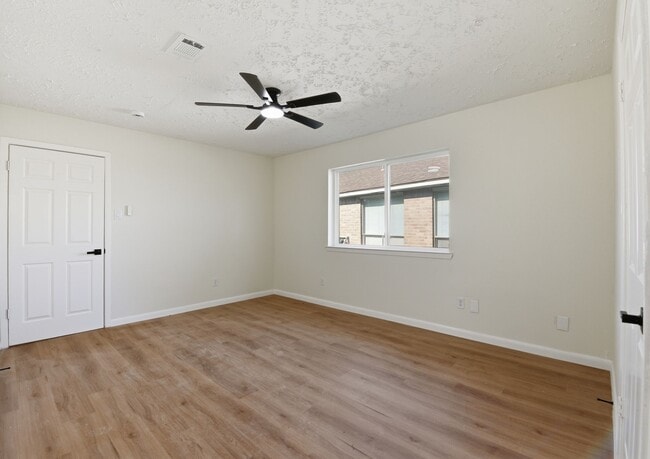 Building Photo - 7310 Sonnet Glen Ln