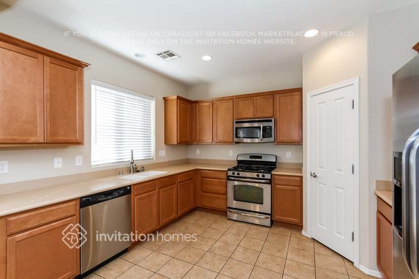 Building Photo - 2425 Rue Royale St