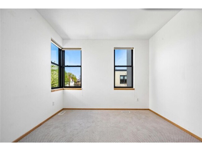Building Photo - 2818 Aldrich Ave S