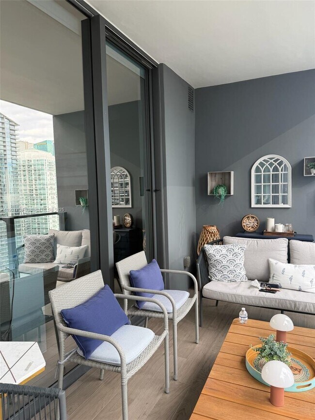 Building Photo - 88 SW 7th St