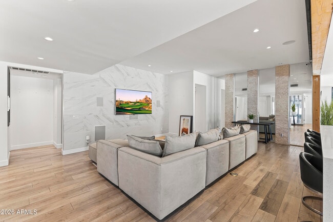 Building Photo - 6834 N 72nd Pl