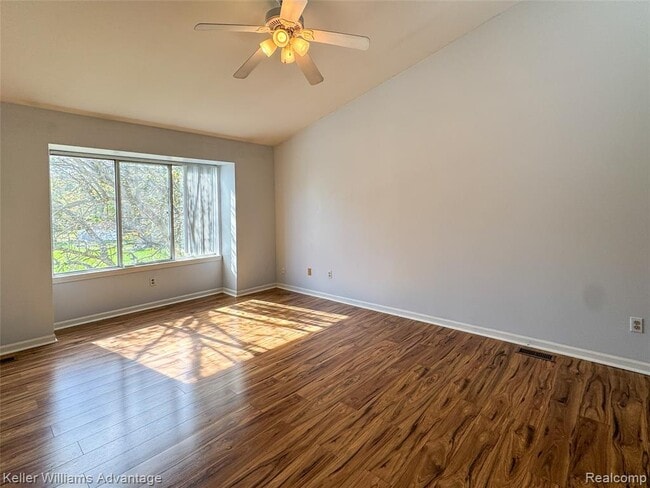 Building Photo - 2867 Woodmont Dr W