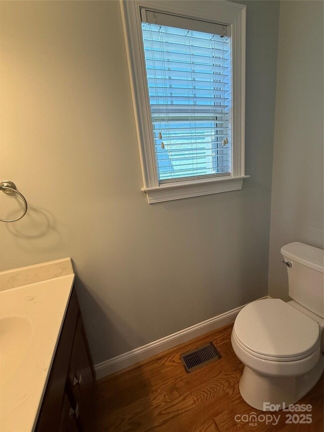 Building Photo - 311 Woodvale Pl