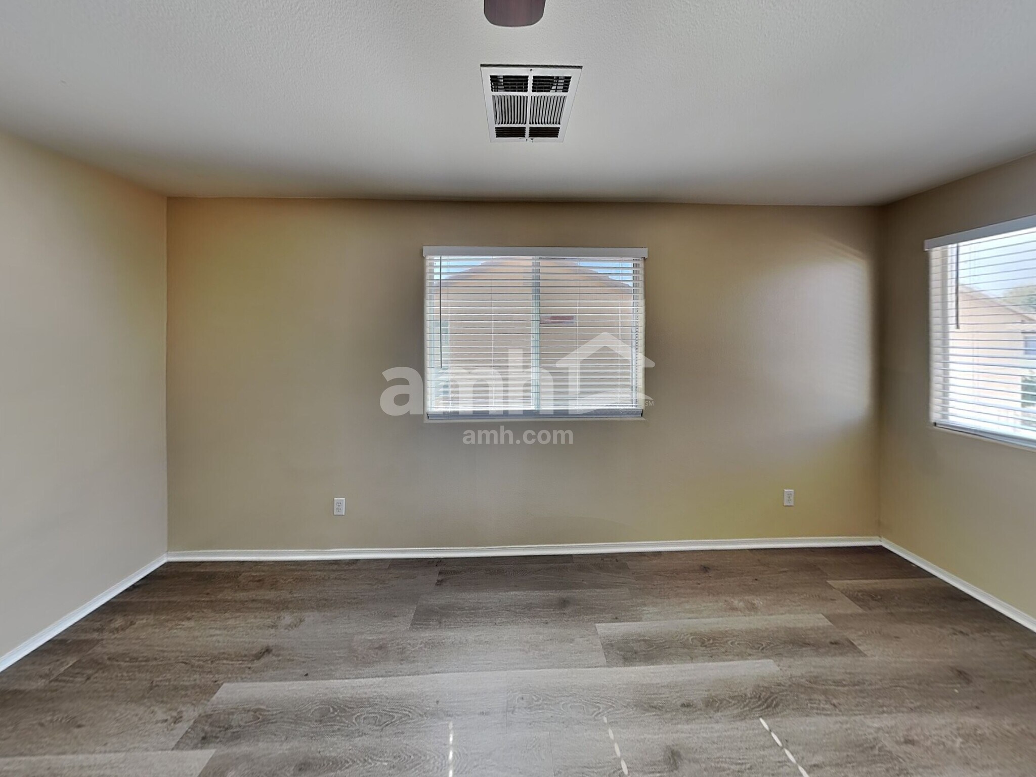 Building Photo - 986 Cantabria Heights Ave