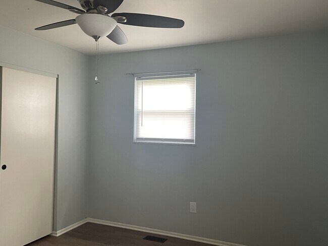 Building Photo - 509 6th Ave